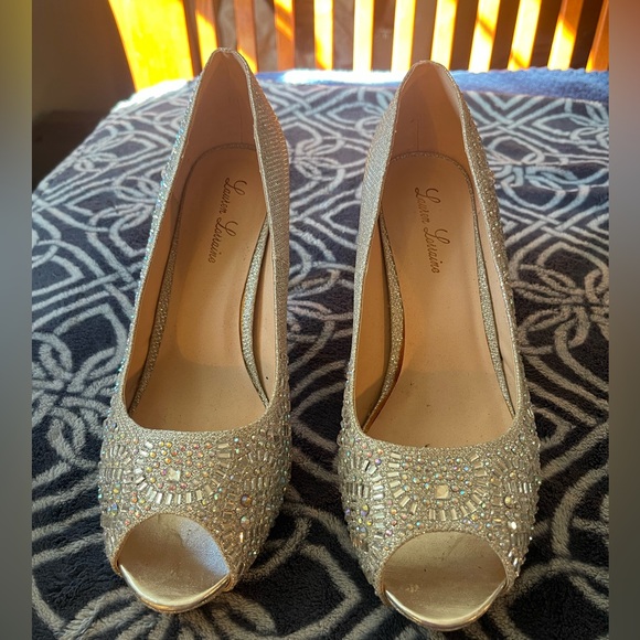 Lorraine Lorraine Size 11, sparkly Silver 3” peep toe stiletto heels. - Picture 2 of 4